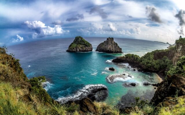 Praia preservada de Fernando de Noronha durante o Ano Novo