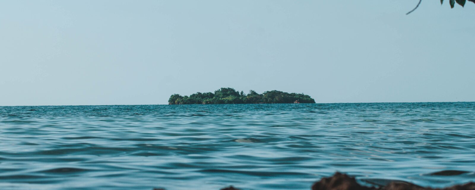 Onde ficar na Jamaica - baía e paisagem costeira da ilha